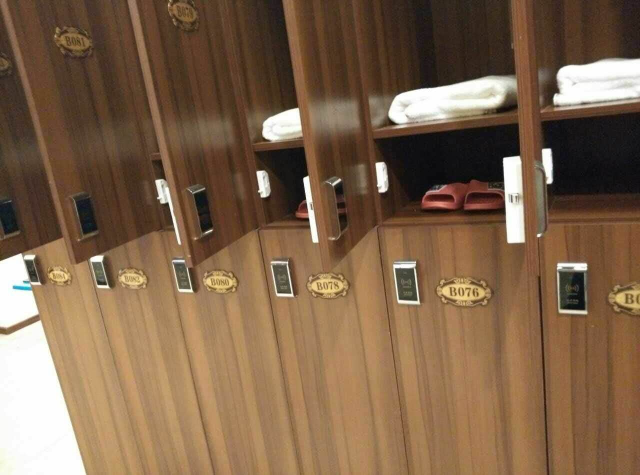 桑拿鎖柜門(mén)打開(kāi)效果圖